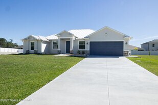 526 Falmouth St in Palm Bay, FL - Building Photo