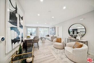 1051 S Corning St in Los Angeles, CA - Building Photo - Building Photo