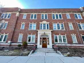 1725 E Park Place in Milwaukee, WI - Building Photo - Building Photo