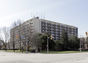 680 Regency Ct in Burlington, ON - Building Photo