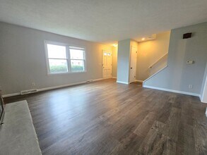 306 Robinhood Ln in Bloomington, IL - Building Photo - Building Photo