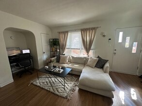 617 Woodlawn Ave in Venice, CA - Building Photo - Building Photo