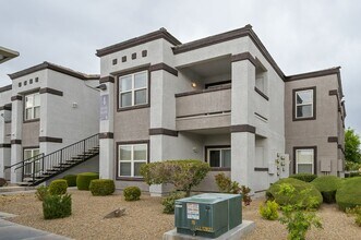 7255 W Sunset Rd in Las Vegas, NV - Building Photo - Building Photo
