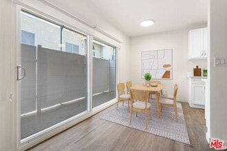 1433 Brockton Ave in Los Angeles, CA - Building Photo - Building Photo