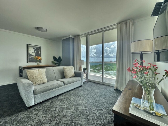 2889 McFarlane Rd in Miami, FL - Building Photo - Building Photo