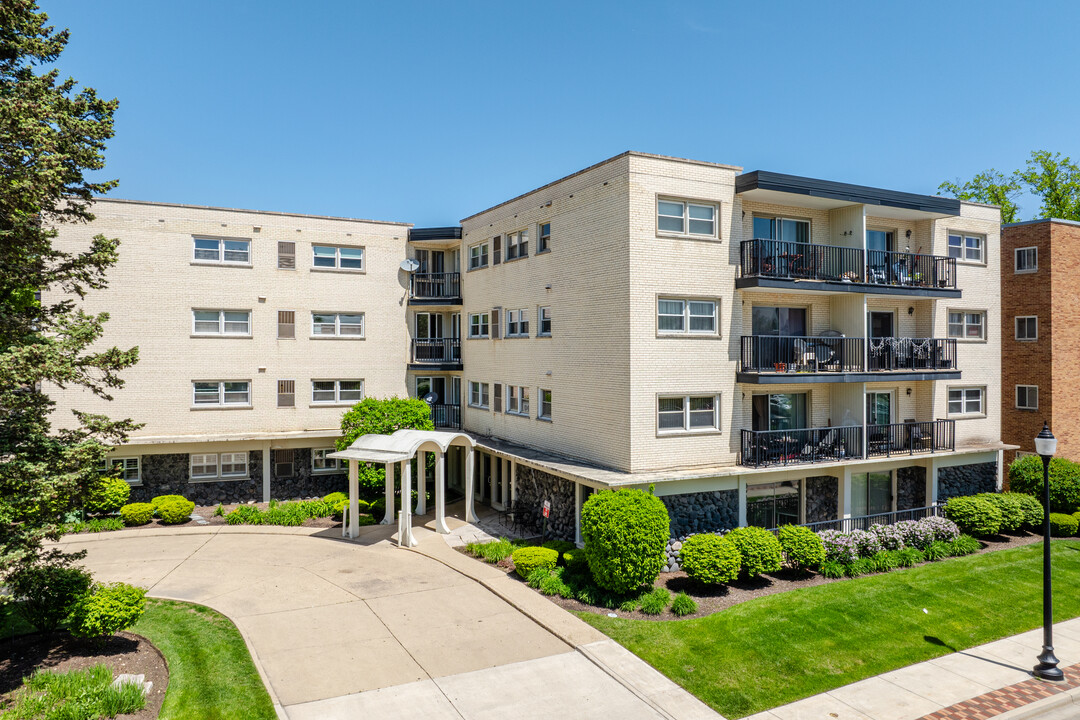 8001 Lockwood Ave in Skokie, IL - Building Photo