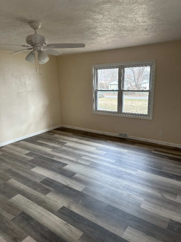 180 W Washington St in Bunker Hill, IN - Foto de edificio - Building Photo