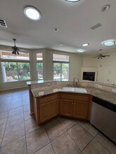 250 Dahlia St in Nipomo, CA - Foto de edificio - Building Photo