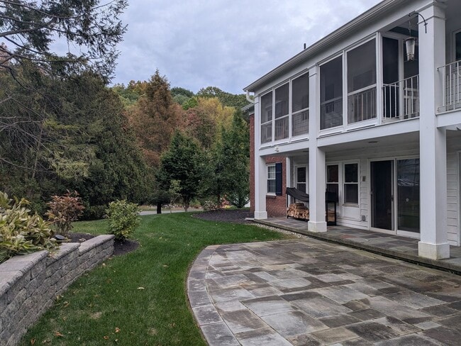 2 Newell Ct in Menands, NY - Building Photo - Building Photo