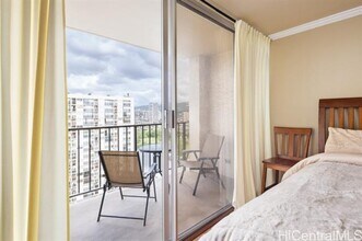 2345 Ala Wai Blvd in Honolulu, HI - Foto de edificio - Building Photo