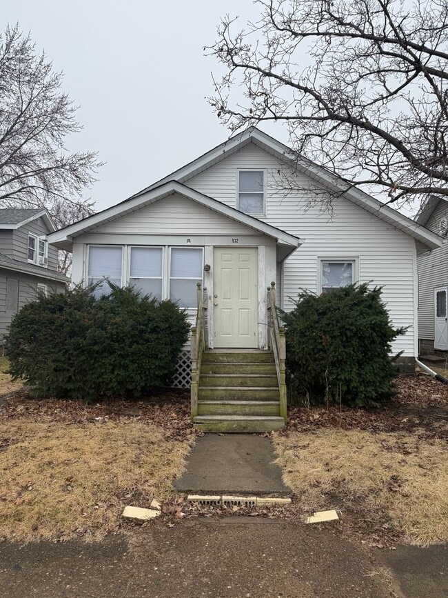 property at 932 42nd Ave