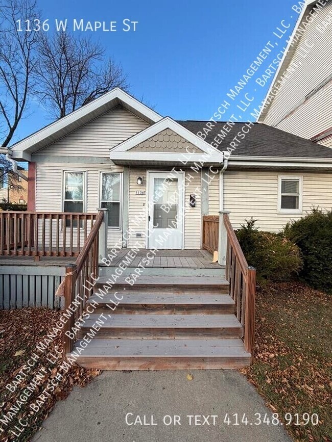 1136 W Maple St in Milwaukee, WI - Building Photo - Building Photo