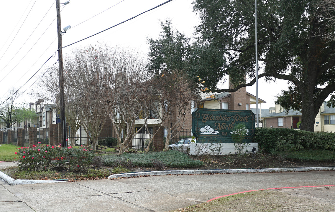 Greenbriar Park North in Houston, TX - Building Photo