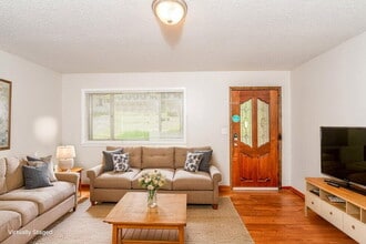 1124 Little John Ln in Birmingham, AL - Building Photo - Building Photo