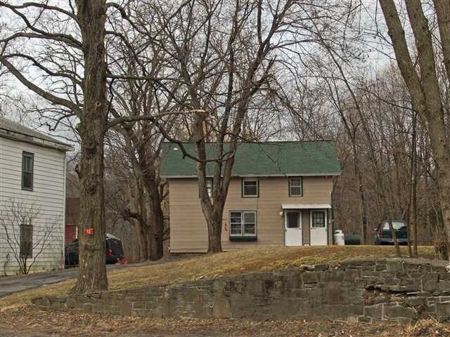 12 Ulster Ave in Ulster Park, NY - Foto de edificio - Building Photo