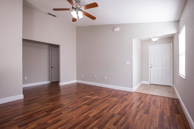 5062 Belmont Park Ln in Mulberry, FL - Building Photo - Building Photo