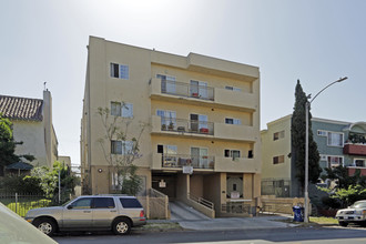 310 S New Hampshire Ave in Los Angeles, CA - Foto de edificio - Building Photo