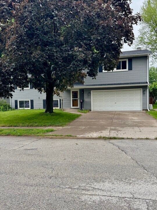 4204 Warren St in Davenport, IA - Foto de edificio