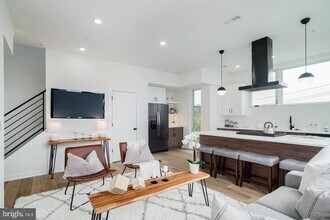 2219 Emerald St-Unit -4 in Philadelphia, PA - Building Photo - Building Photo