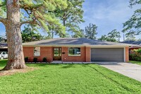 8331 Waterbury Dr in Houston, TX - Building Photo - Building Photo