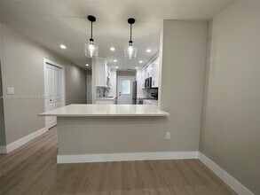 708 Victoria Dr in Cape Coral, FL - Building Photo - Building Photo