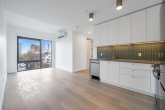 527 Grand Ave, Unit 406 in Brooklyn, NY - Building Photo - Building Photo