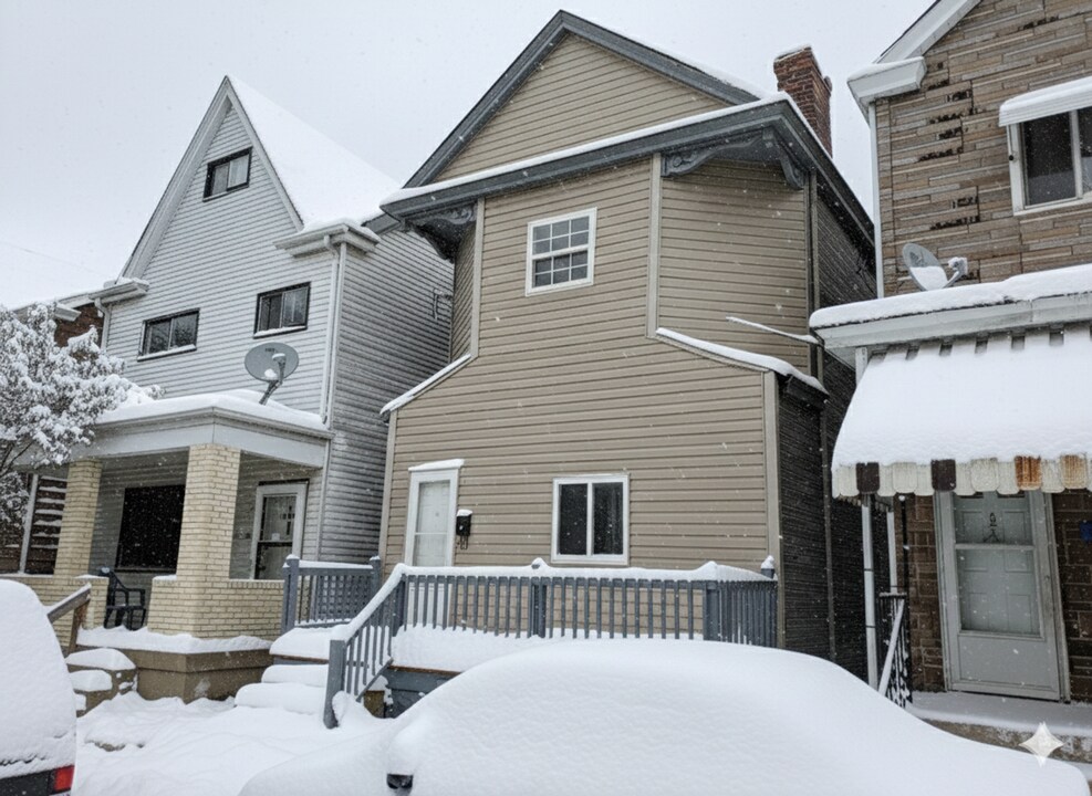 1411 Martha St in Munhall, PA - Building Photo