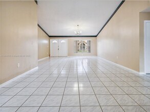 8934 NW 189th Terrace in Hialeah, FL - Building Photo - Building Photo