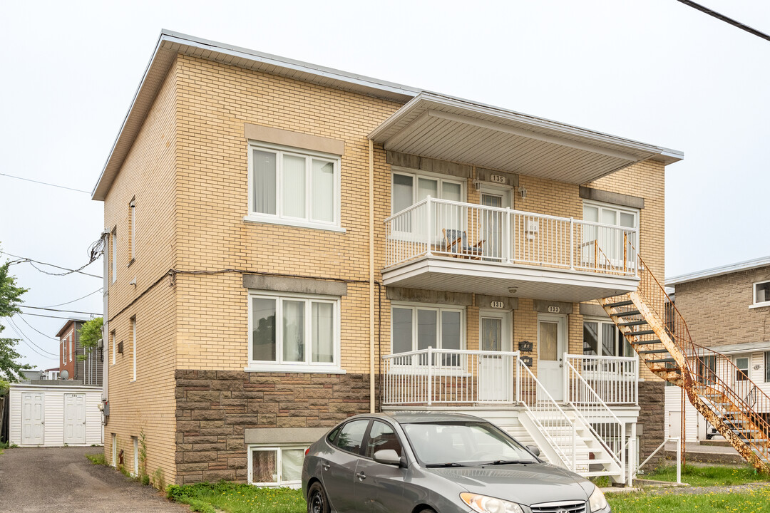 131 Pierre-Bertrand Boul in Québec, QC - Building Photo