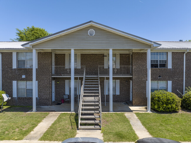 Town Creek Apartments in Columbiana, AL - Foto de edificio - Building Photo