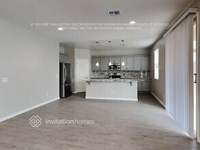 5735 W Illini St in Phoenix, AZ - Foto de edificio - Building Photo