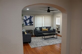 2215 Hermann Dr in Houston, TX - Building Photo - Building Photo