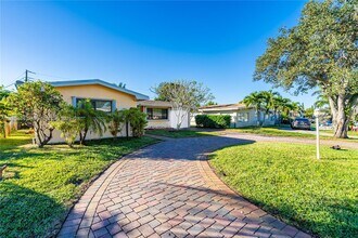 8430 NW 15th Ct in Pembroke Pines, FL - Building Photo - Building Photo