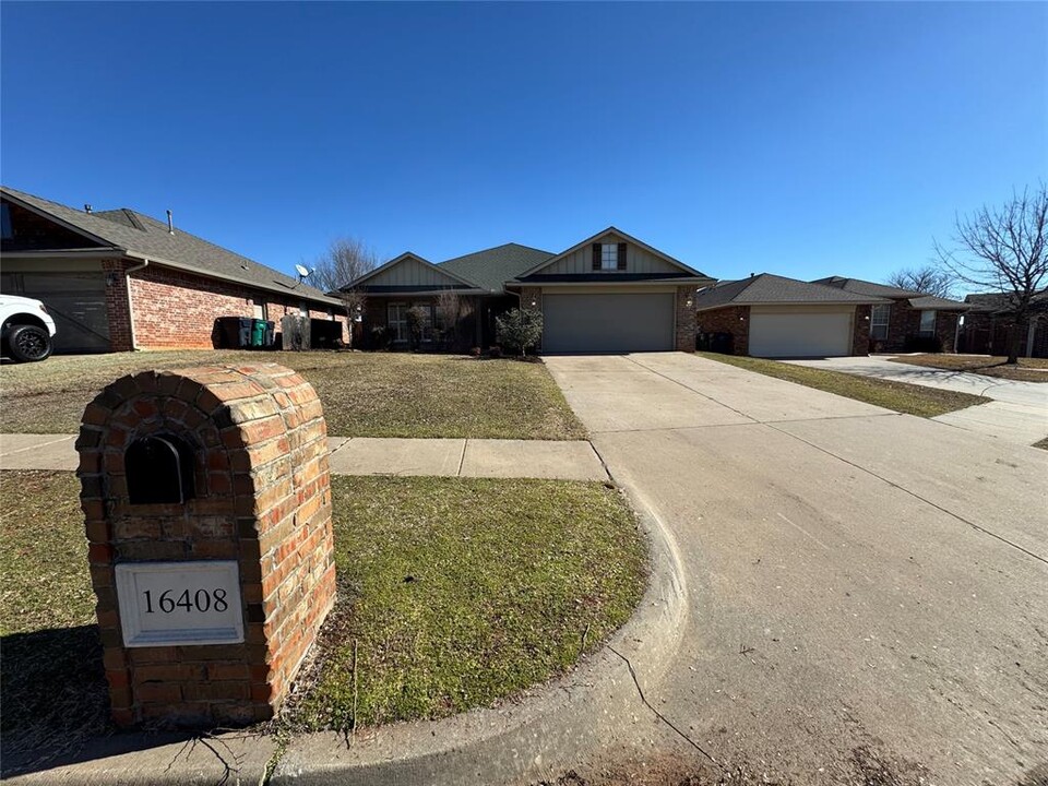 16408 Village Common Dr in Oklahoma City, OK - Building Photo