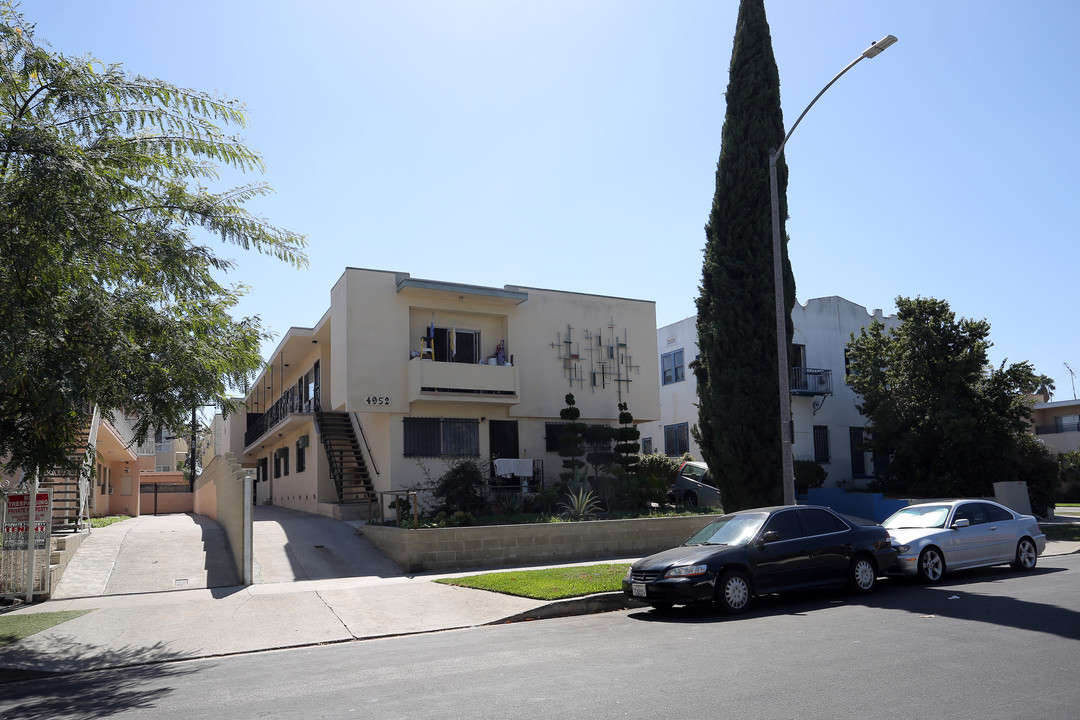 4952 Rosewood Ave in Los Angeles, CA - Building Photo