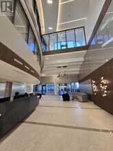 5081 Hurontario St in Mississauga, ON - Building Photo - Building Photo