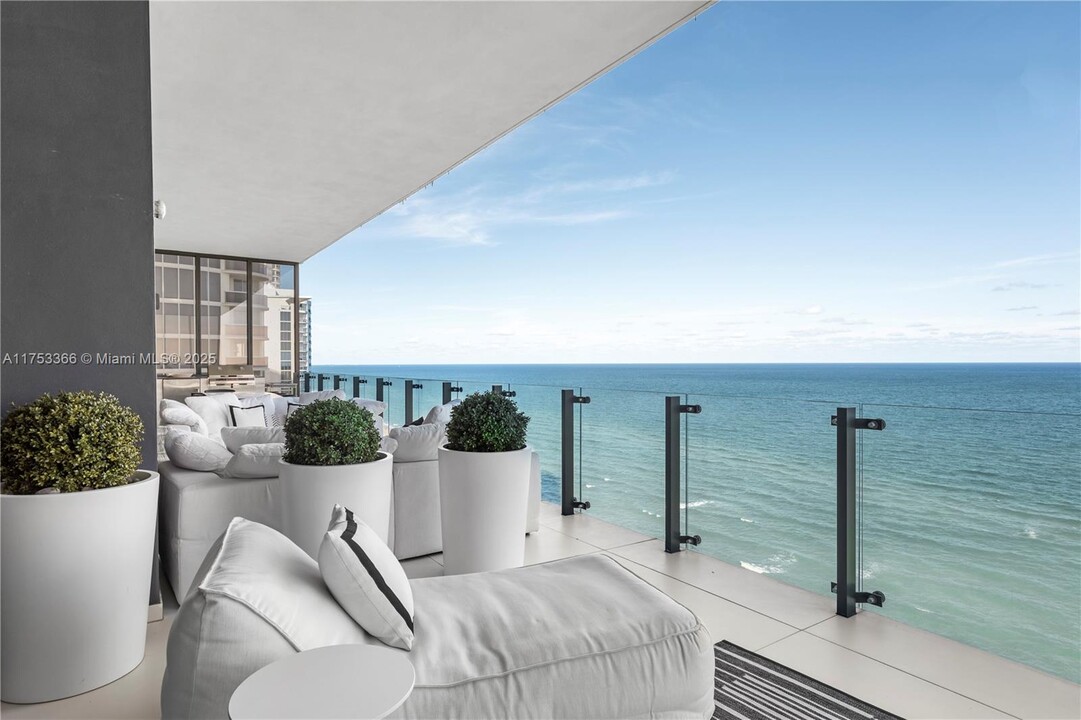 17141 Collins Ave, Unit 1501 in Sunny Isles Beach, FL - Building Photo