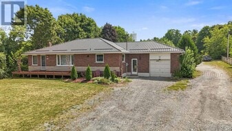 499 York St in Brock, ON - Building Photo