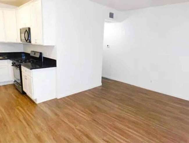 14805 Magnolia Blvd in Los Angeles, CA - Building Photo - Building Photo