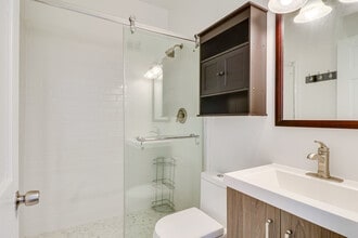 409 Constitution Ave NE, Unit 4 in Washington, DC - Building Photo - Building Photo