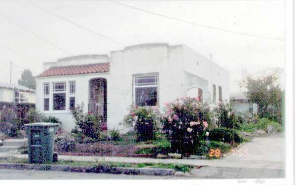 166-166 1/2 S. Santa Rosa in Ventura, CA - Building Photo