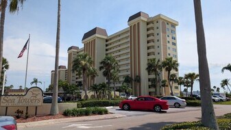 4575 Cove Cir in St. Petersburg, FL - Building Photo