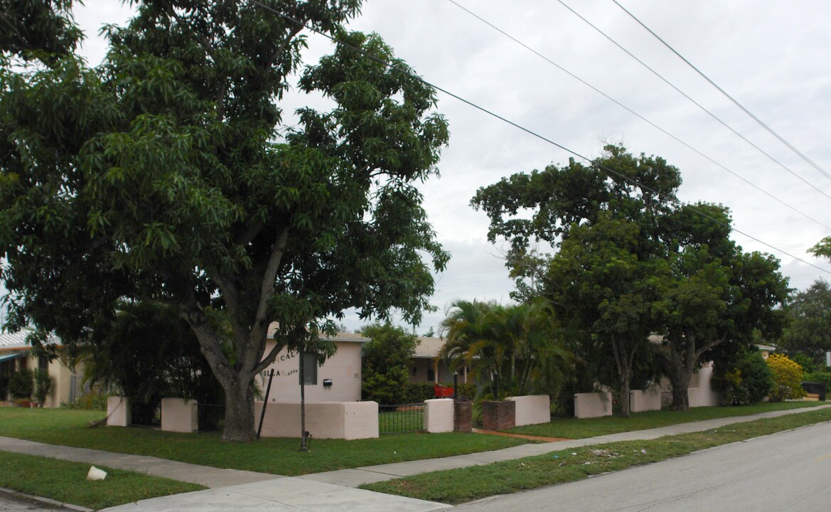 1901 Dewey St in Hollywood, FL - Building Photo