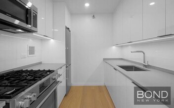 55-75 W End Ave in New York, NY - Building Photo - Building Photo