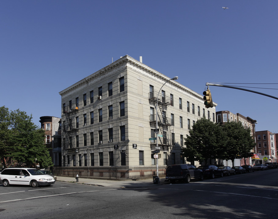 415 Jefferson Ave in Brooklyn, NY - Building Photo