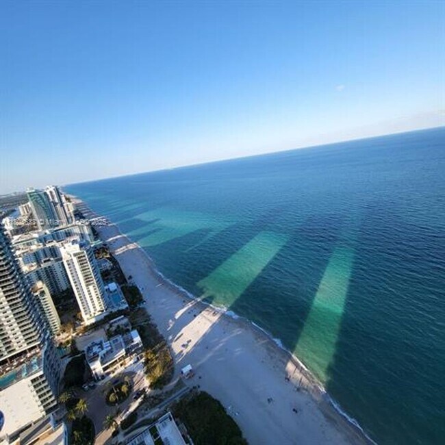 1830 S Ocean Dr in Hallandale Beach, FL - Building Photo - Building Photo