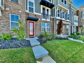 7420 Durham Pl in West Chester, OH - Building Photo