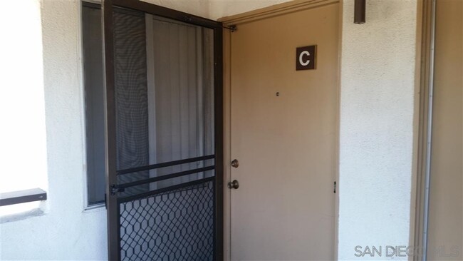 1395 Caminito Gabaldon in San Diego, CA - Foto de edificio - Building Photo