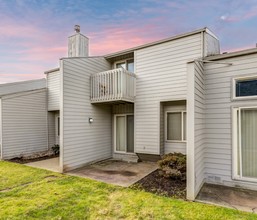 Crimson Hills Apartments in Bellingham, WA - Building Photo - Building Photo