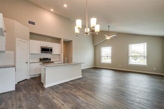 617 Harvest Moon Dr in Venus, TX - Foto de edificio - Building Photo